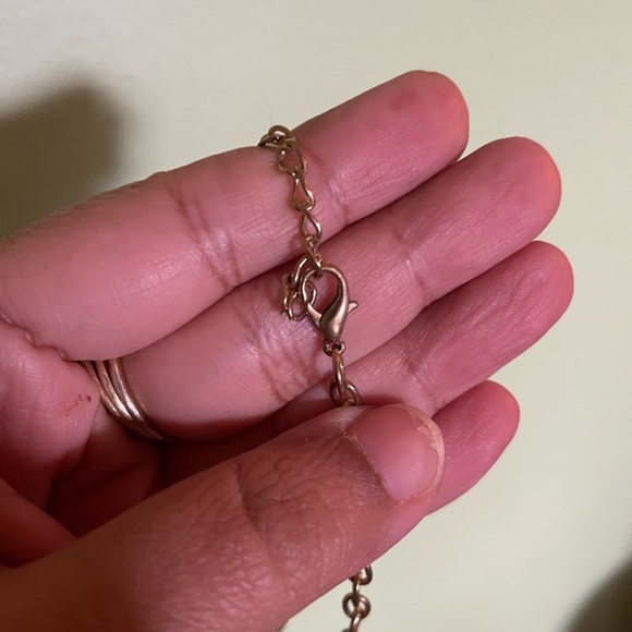 Lovely gold fringe necklace - Picture 5 of 5